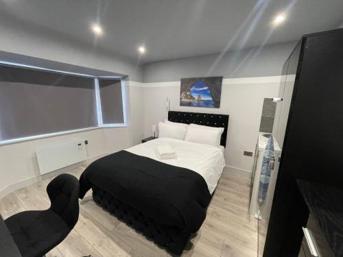 Letzi Ensuite, 15 Min to Heathrow, Fast WiFi
