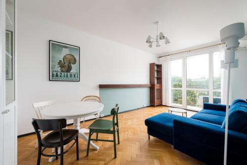 Lewartowskiego Royal Blue Apartment by BookingHost