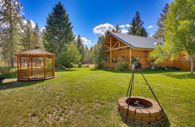 Libby Home w/Mountain Views: Gazebo & Fire Pit!