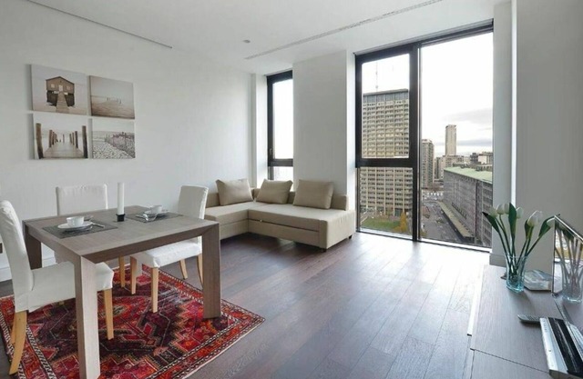 Liberazione - Solaria, Apt In Exclusive Solaria Tower By Halldis