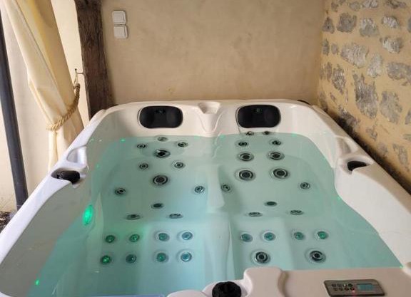 Lieu unique cœur de ville avec terrasse et jacuzzi