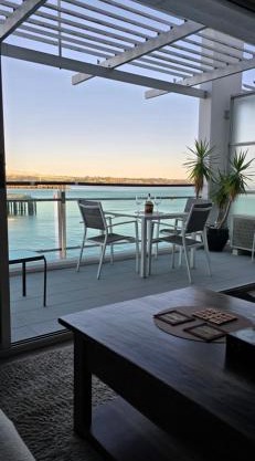 Life on Water- Princes Wharf apartment with fabulous views