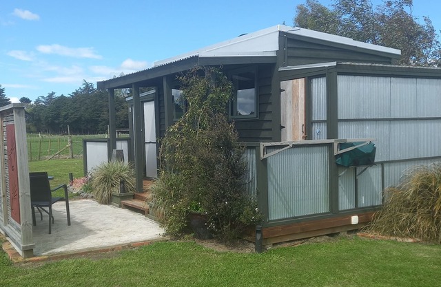 Lifestyle block cottage