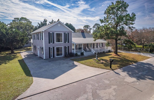 Lighthouse Landing-Minutes from the beach & downtown!