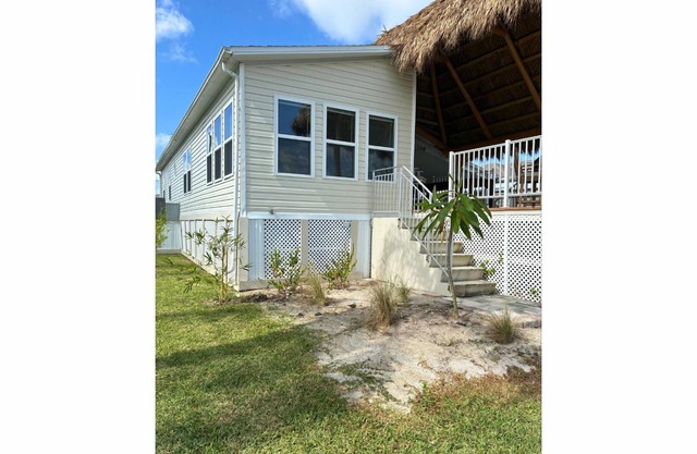 Like New Waterfront Paradise w/Tiki Hut and just Minutes to downtown Punta Gorda
