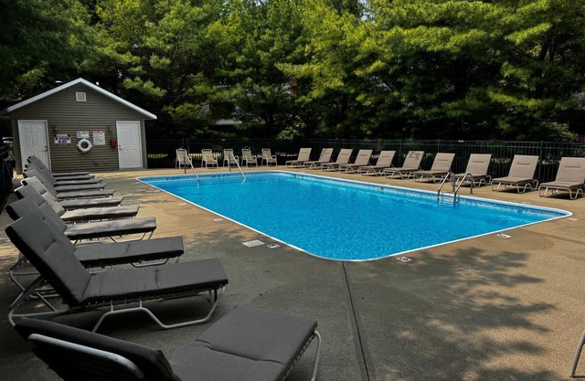 Lilypad "Dock on Goshorn Lake, Pool,town!"