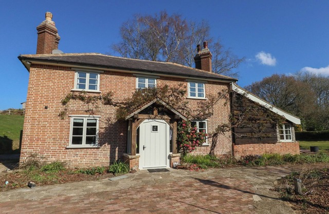 LIMBERLOST COTTAGE, character holiday cottage in Hamworthy