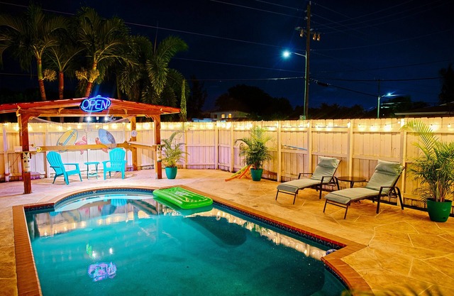 Limited time deal! TIKI HUT + POOL 4 BR Coastal Cottage- Dream Vacation