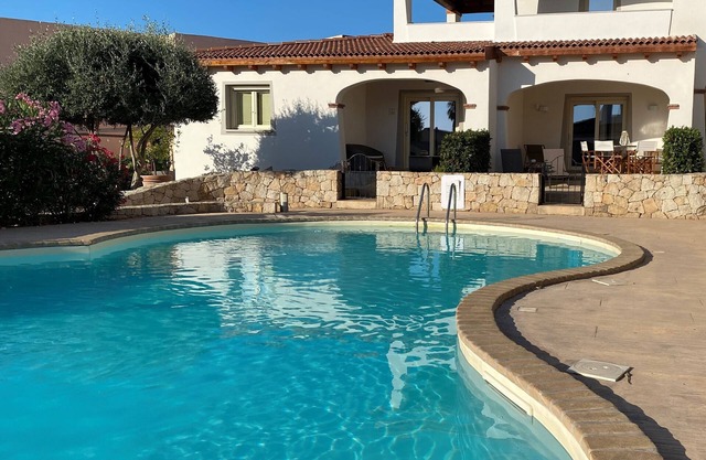 Limpiddu Residence with Pool and Garden - New, all Comfort, Sea at 3 min