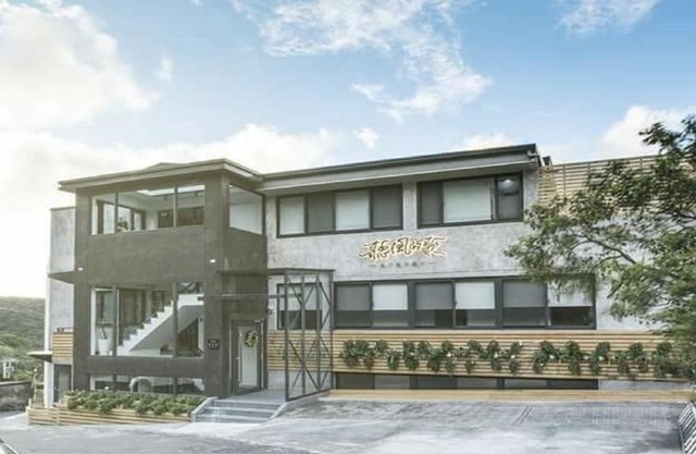 Listening to the wind B&B