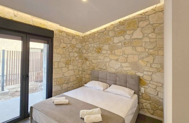 Lithos: 2-BD villa with private pool (2)