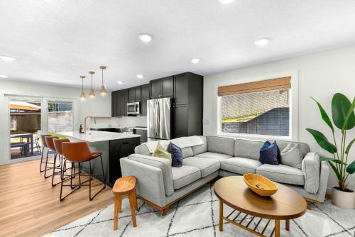 Little Bearcat Bungalow - Stay on Ozark Waterfront