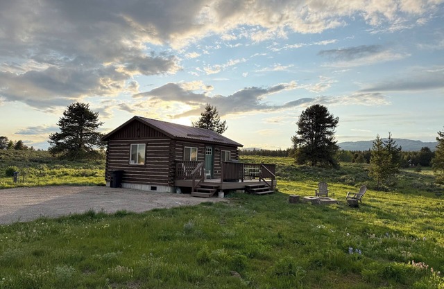 Little House on the Prairie*Pet Friendly, Wifi Access, Fire Pit, Bbq Grill