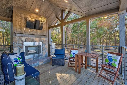 Little Lucky Star with Pond, Boat and Pasture View!