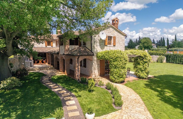 Little Owl Estate - Authentic Istrian Stone Villa with Pool