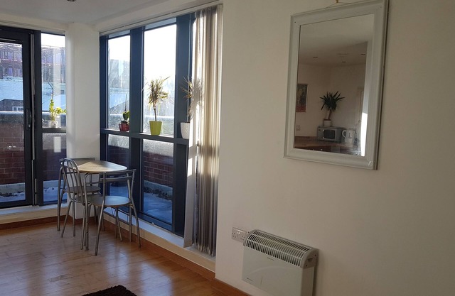 Liverpool City Centre , Flexible Self Check-In, Balcony Views, Netflix/TV/WiFi