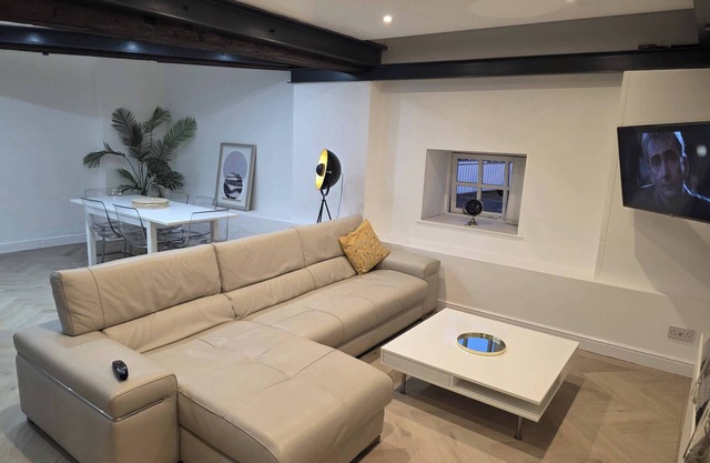 Liverpool Penthouse - Sleeps 8 - City Centre