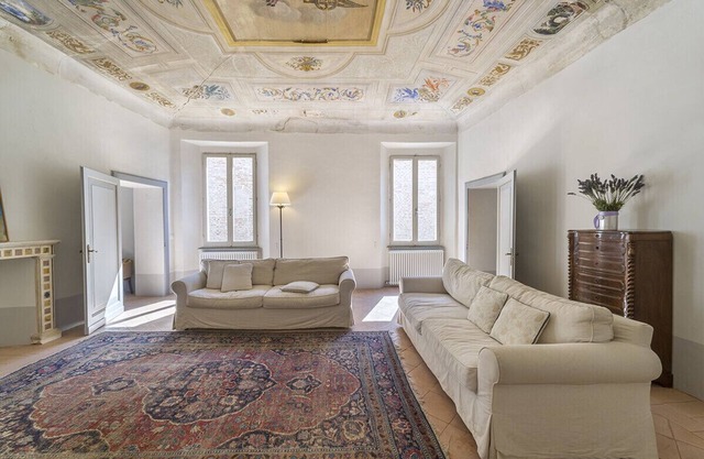 Living in an ancient palace in the historic village of Mondavio