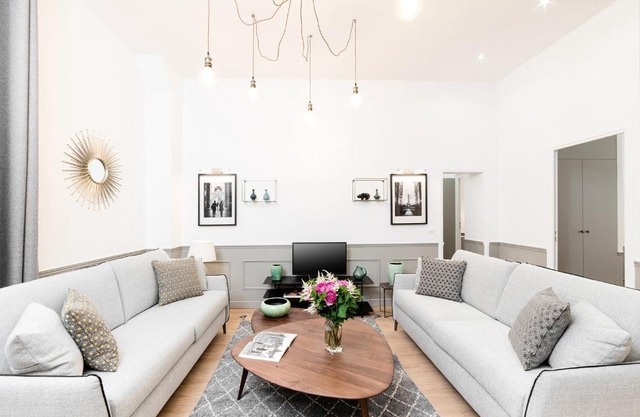 LivinParis - Luxury 3 & 4 Bedrooms Montmartre I