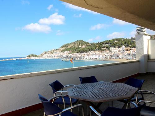 LLANÇÀ 11 ÀTIC - Ático en primera línea de mar, gran terraza y piscina comunitaria - ES-228-60