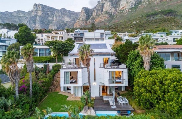 Lobster Villa — Luxury Seaside Family Retreat in Camps Bay
