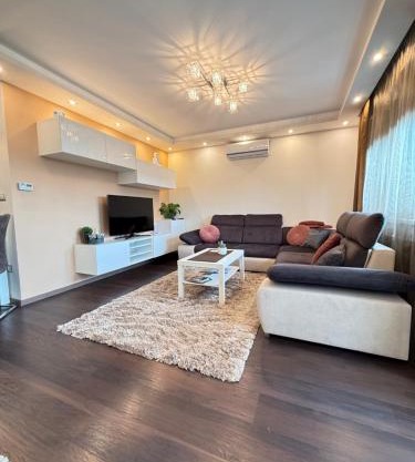 Local-Lux Apartman 3 szoba, privát parkoló