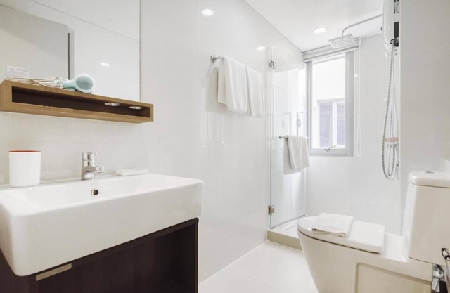 Locals Sathorn Siamese Nang Linchee