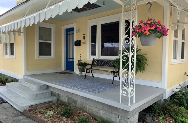 Located in the heart of Breaux Bridge historic district, perfect for all events.