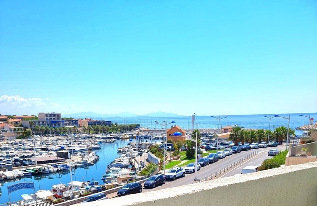 Location Appartement T2 Face à la mer et au Port, à 2 min de la Plage