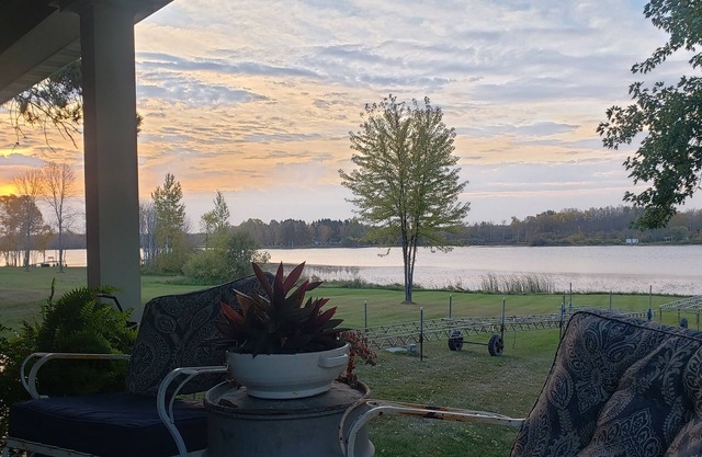 Location, location, location! This is your HOME away from home for the holidays!