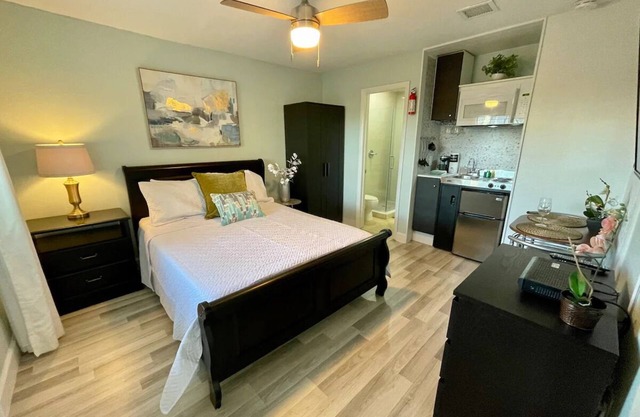 Location! Location! Lovely Studio in Orlando