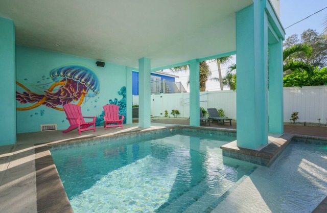 Location! Rooftop! Walk to Restaurants + Bars!