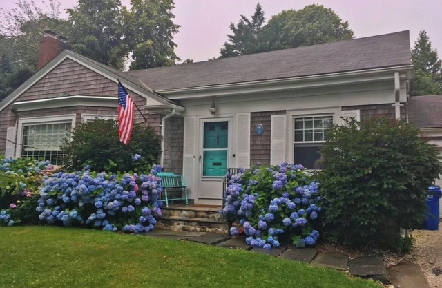 Location! Walk to Beach/Downtown Newport Cottage