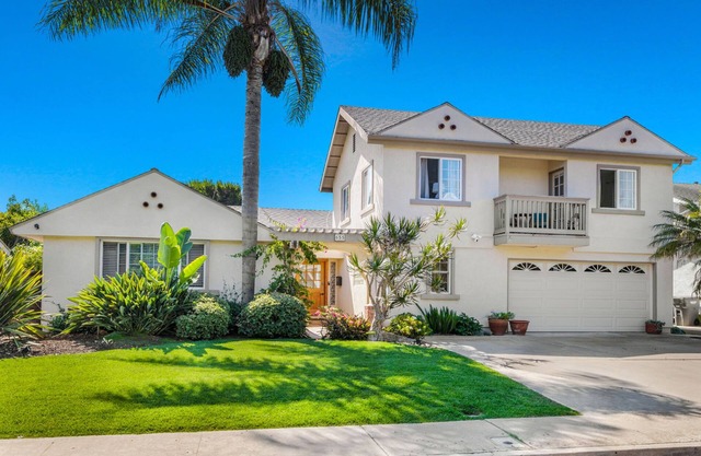 Location! West of the 5! 2 Bed Flat!