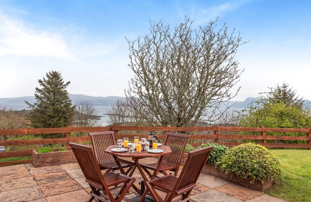 Loch Nibheis - Two Bedroom House, Sleeps 4