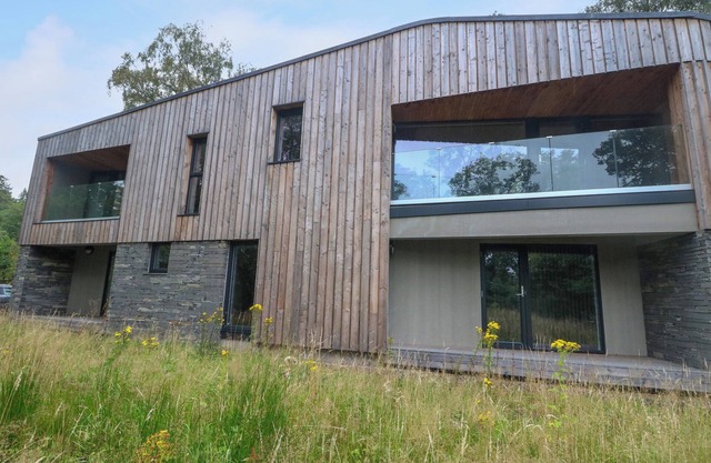 LOCH TRO CHRAOBHAN, pet friendly, with open fire in Glenfinnan