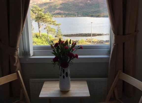 Lochalsh View, Kyle, 1 Mile to Skye