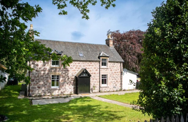 Lock Keepers Cottage, Loch Ness Cottage Collection