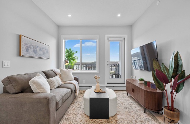 Lockwood Retreat w Wifi, Patio, UG Parking