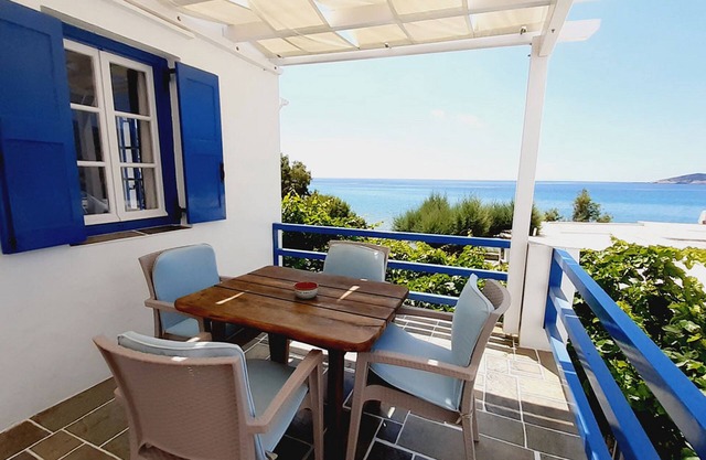 Lodge Narlis - Niki Apartment - Next to the beach with sea view