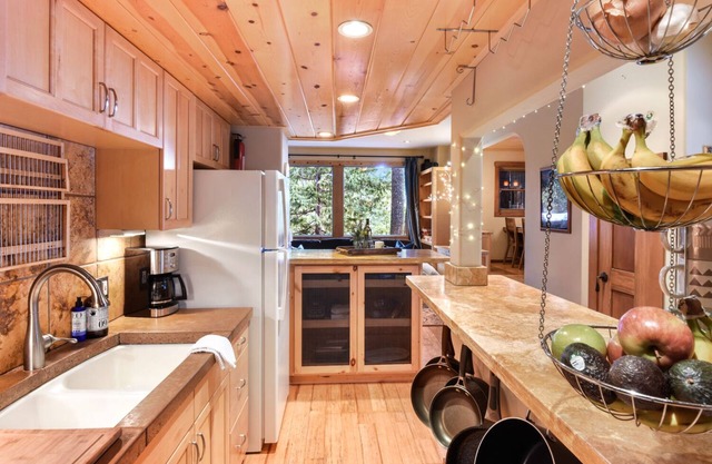 Lodgepole Lair - Remodeled, Walkable, Lake & Ski