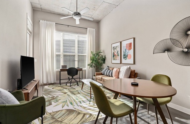 Lodgeur | Designer loft-style 1BR | Med Center