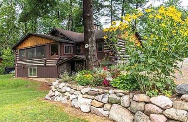 Log Cabin in White Lake!