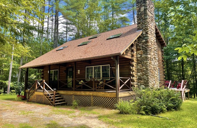 Log Cabin 1.6 Miles from Newfound Lake! Pet Friendly! Sleeps up to 10