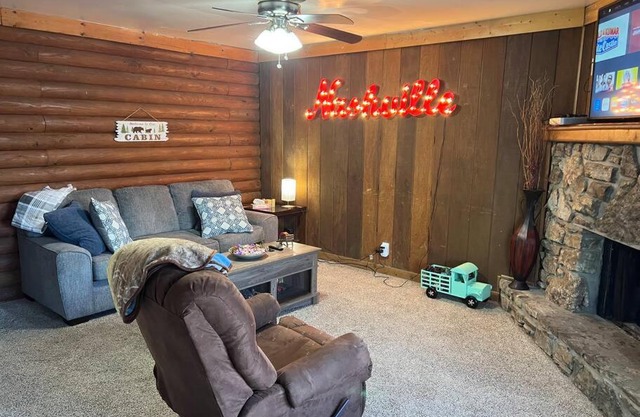 Log Cabin Close to Percy Preist Lake