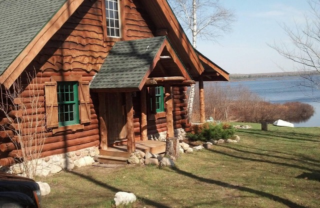 Log Cabin in Pristine Northern Woods and Water Retreat