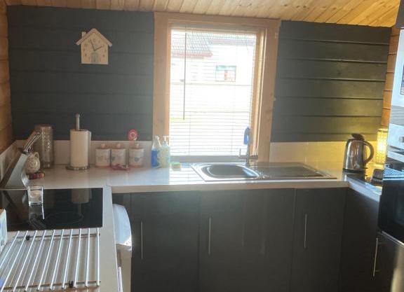 Log Cabin in the City with hot tub