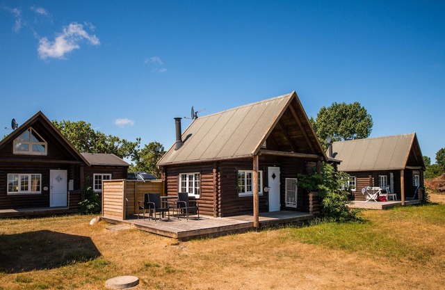 Log cabin in the resort with horse stables on the Wadden Sea