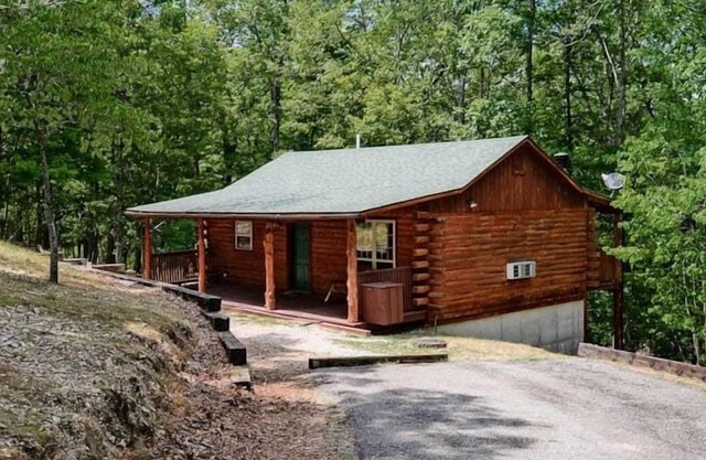 Log Cabin Near Beaver Lake Wifi Fire Pit