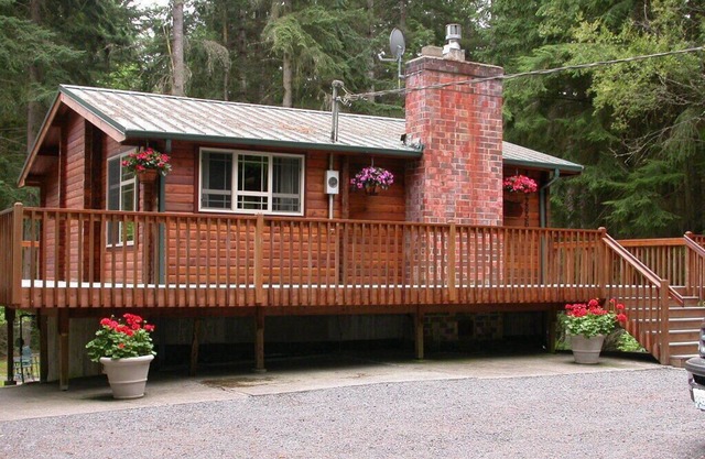 Log Cabin on 6 beautiful acres.